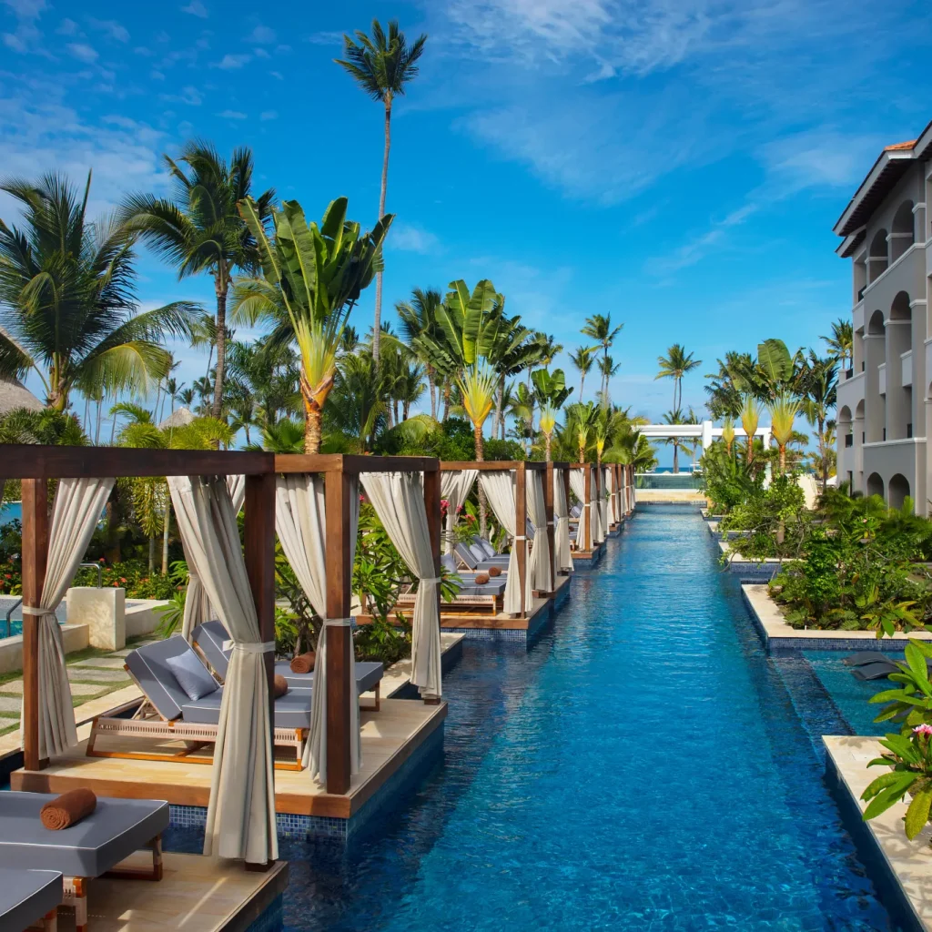Hotel Secrets Royal Beach